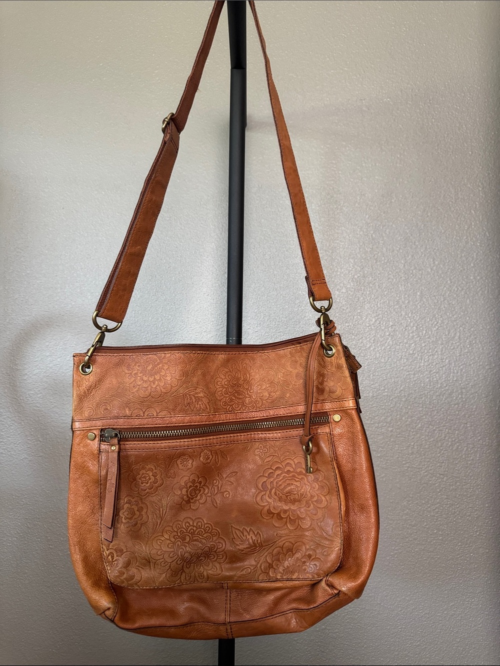 Fossil Floral Embossed Leather Crossbody - Cognac. EUC